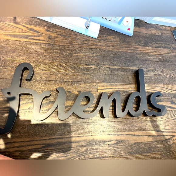 Friends hanging sign - Picture 1 of 1